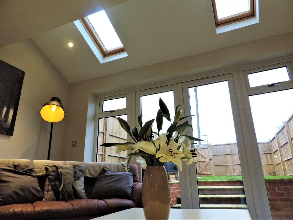 3 Bed Farnborough Air Accommodation エクステリア 写真