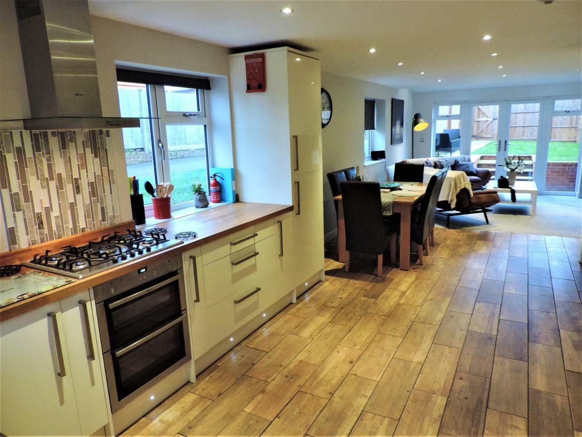3 Bed Farnborough Air Accommodation エクステリア 写真