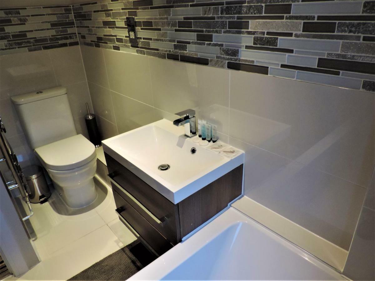 3 Bed Farnborough Air Accommodation エクステリア 写真